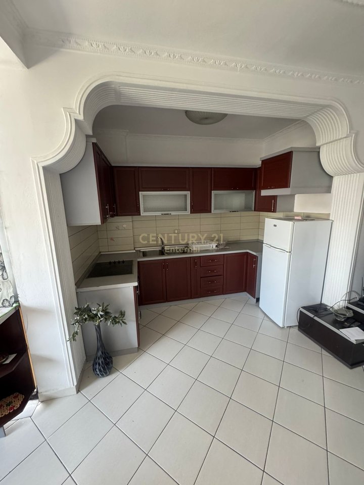 Jepet me Qera Apartament 2+1+2 në Asti