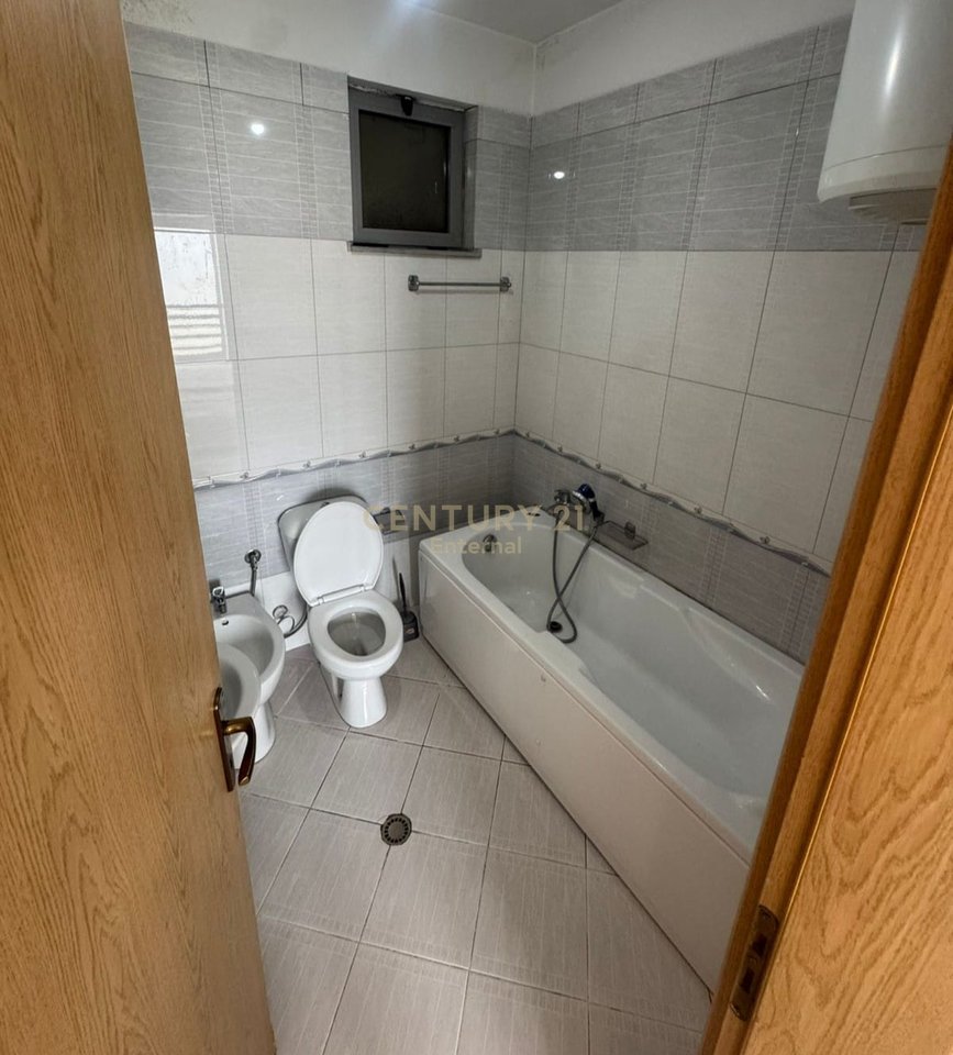 Jepet me Qera Apartament 2+1+2 në Asti