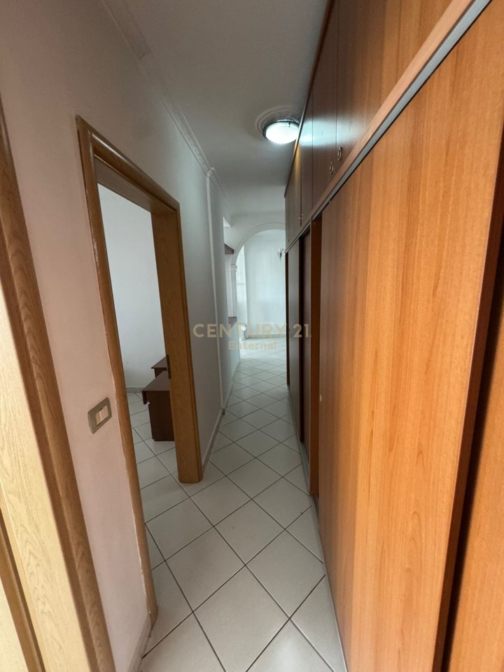 Jepet me Qera Apartament 2+1+2 në Asti