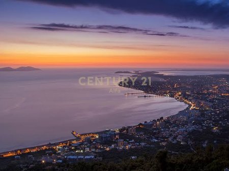 SHITET APARTAMENT NË VIJË TË PARË, LUNGOMARE