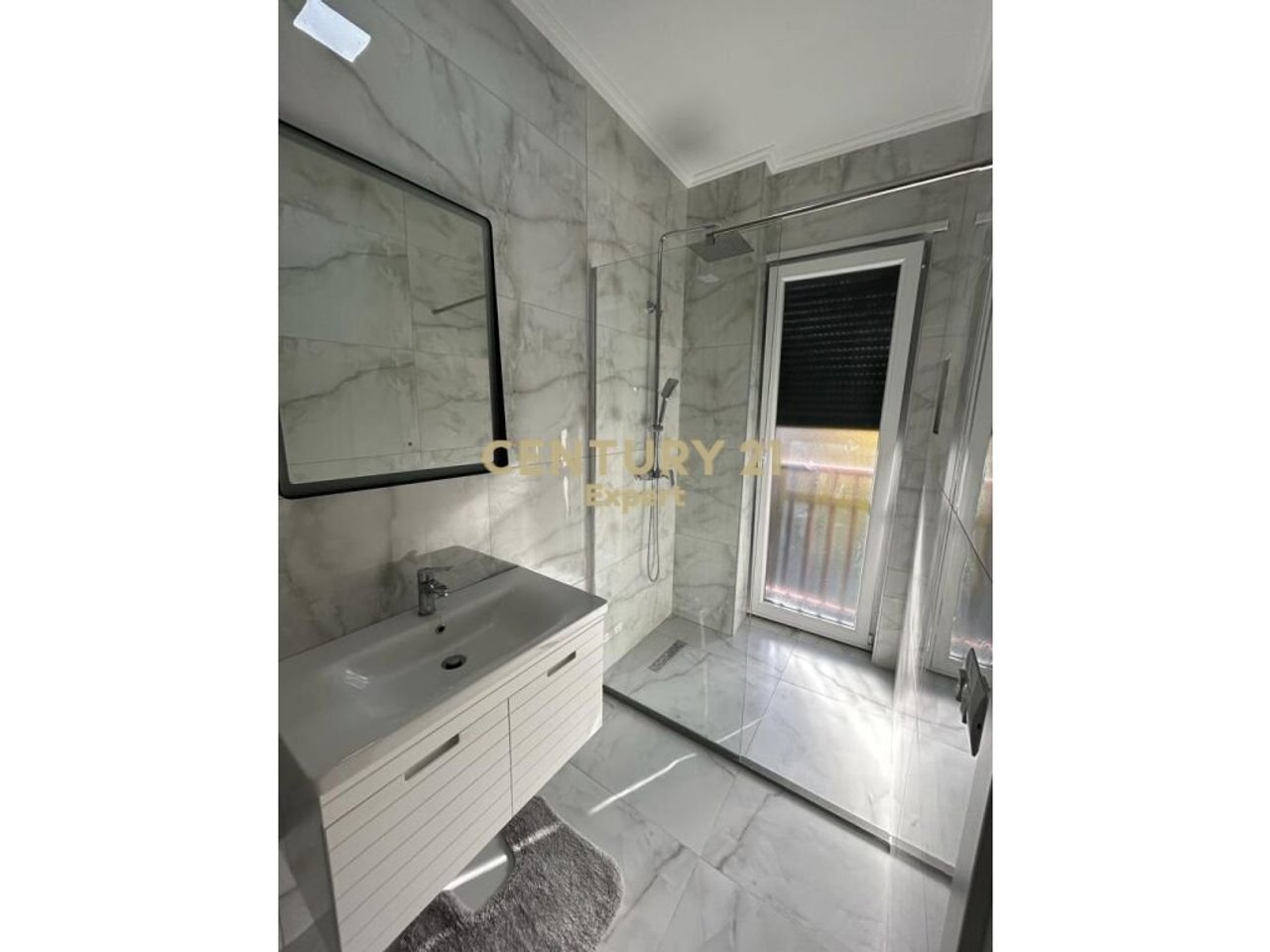 Apartament 2+1+3 + post parkimi per qira tek rruga Tefta Tashko Koco,Pazari i Ri!