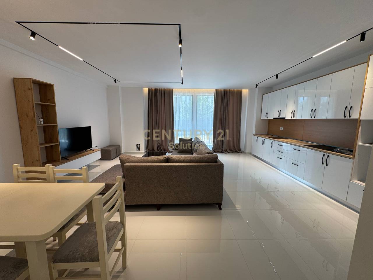 AFFITTASI APPARTAMENTO 2+1+2+PARCHEGGIO VICINO AL LAGO SECCO