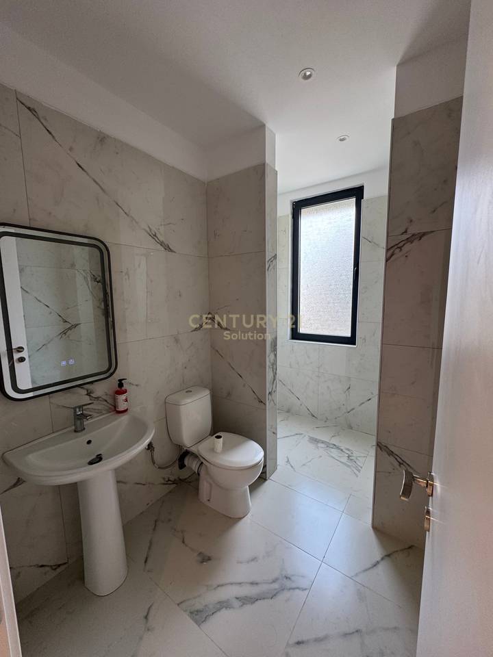 AFFITTASI APPARTAMENTO 2+1+2+PARCHEGGIO VICINO AL LAGO SECCO