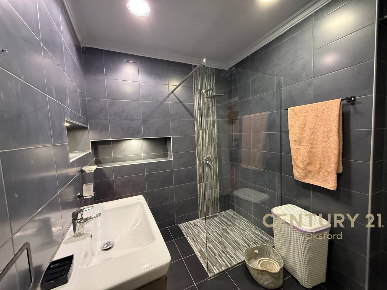 EKSKLUZIVE! OKAZION SHESIM APARTAMENT 2+1 ,BUZE RRUGES "DRITAN HOXHA",TIRANE!