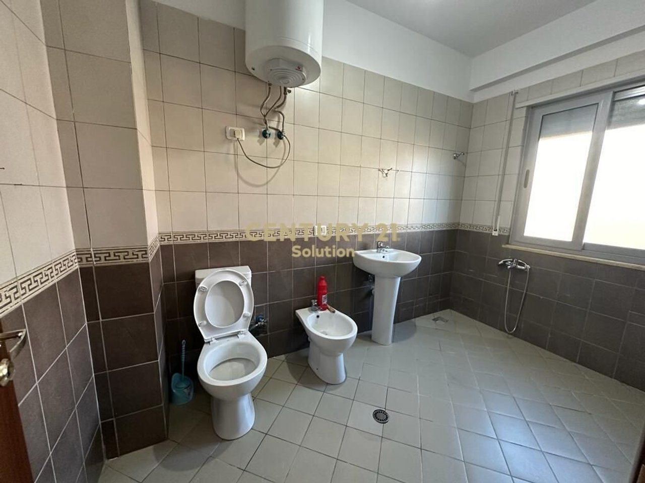 FOR RENT APARTMENT 2+1+2 TOILETS NEAR THE BOTANICAL GARDEN!