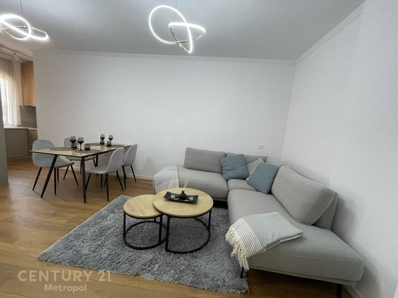 JEPET ME QIRA APARTAMENT 2+1+2, RR. E DIBRES ( MEDRESEJA)!