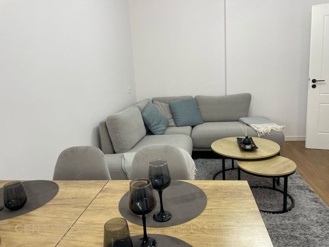 JEPET ME QIRA APARTAMENT 2+1+2, RR. E DIBRES ( MEDRESEJA)!