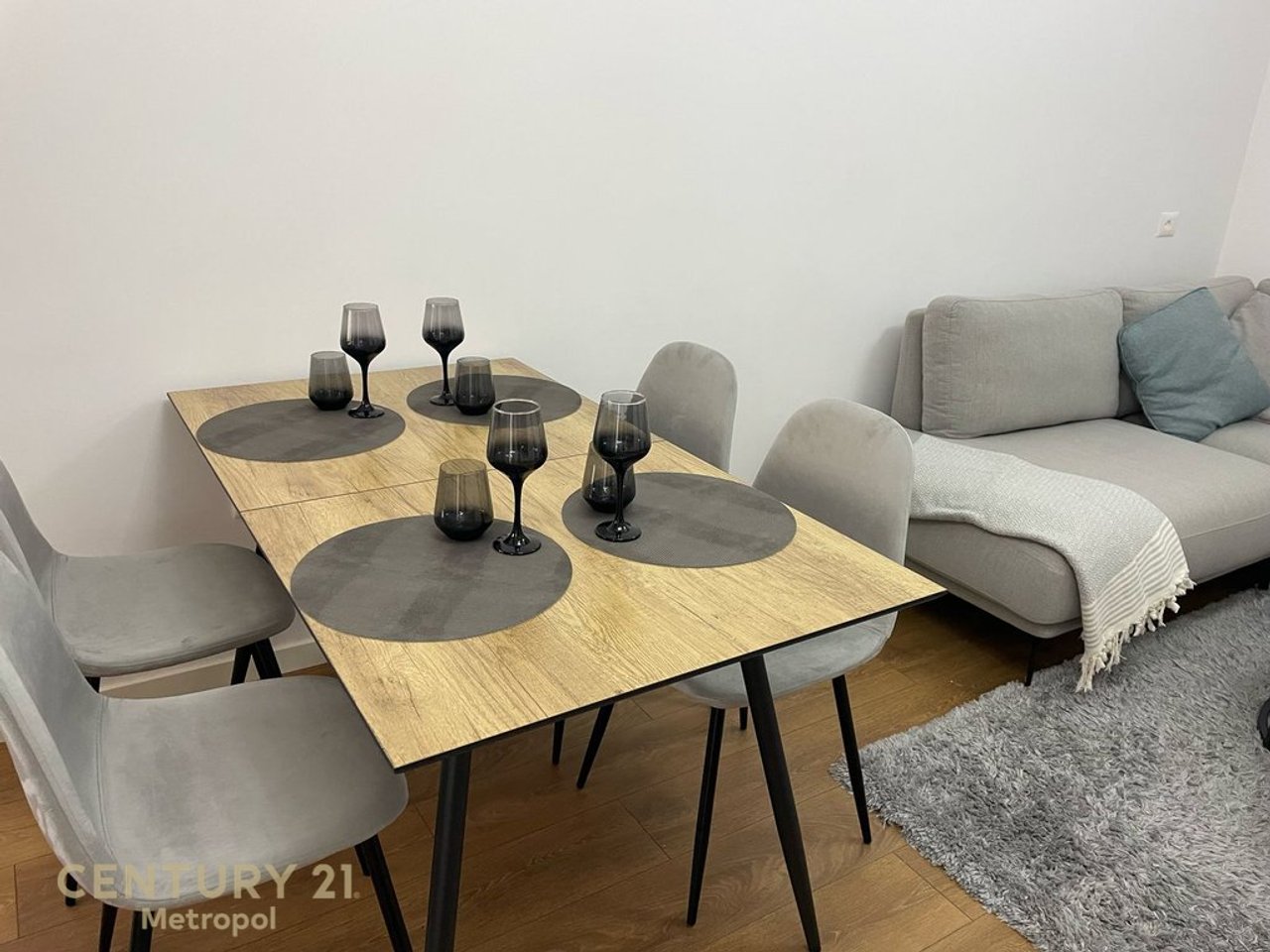 JEPET ME QIRA APARTAMENT 2+1+2, RR. E DIBRES ( MEDRESEJA)!