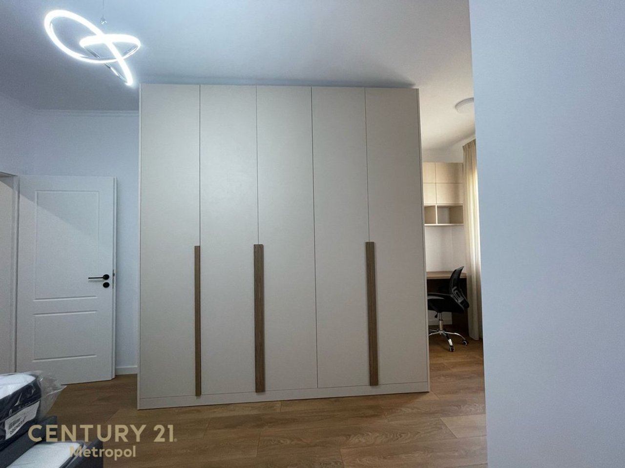 JEPET ME QIRA APARTAMENT 2+1+2, RR. E DIBRES ( MEDRESEJA)!