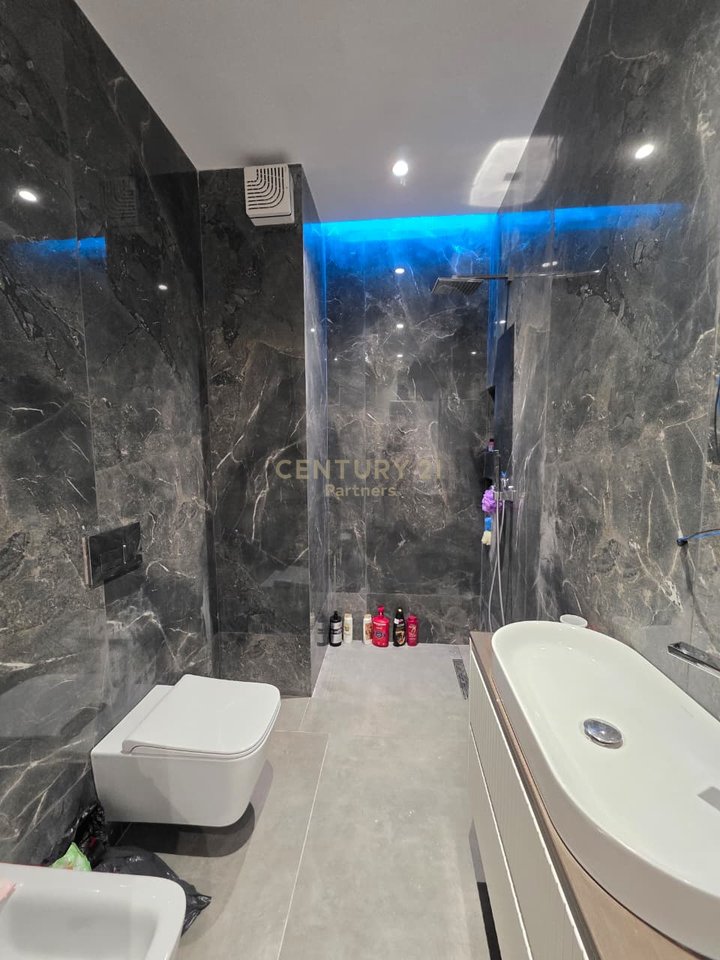 🏡 *SHITET APARTAMENT 2+1+2&amp; POST PARKIMI – ISH FUSHA E AVIACIONIT, TIRANË