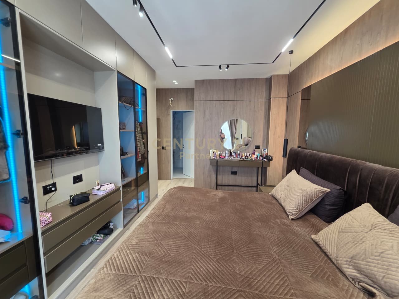 🏡 *SHITET APARTAMENT 2+1+2&amp; POST PARKIMI – ISH FUSHA E AVIACIONIT, TIRANË