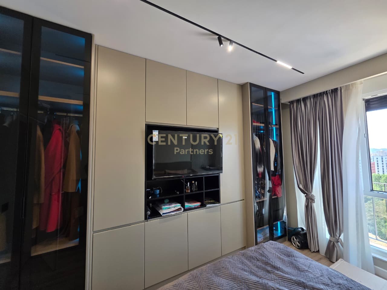 🏡 *SHITET APARTAMENT 2+1+2&amp; POST PARKIMI – ISH FUSHA E AVIACIONIT, TIRANË