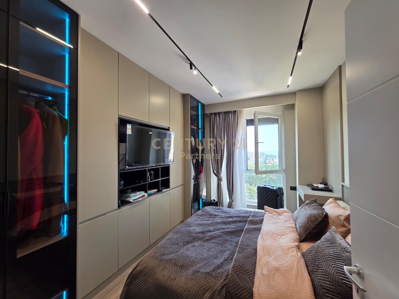 🏡 *SHITET APARTAMENT 2+1+2&amp; POST PARKIMI – ISH FUSHA E AVIACIONIT, TIRANË