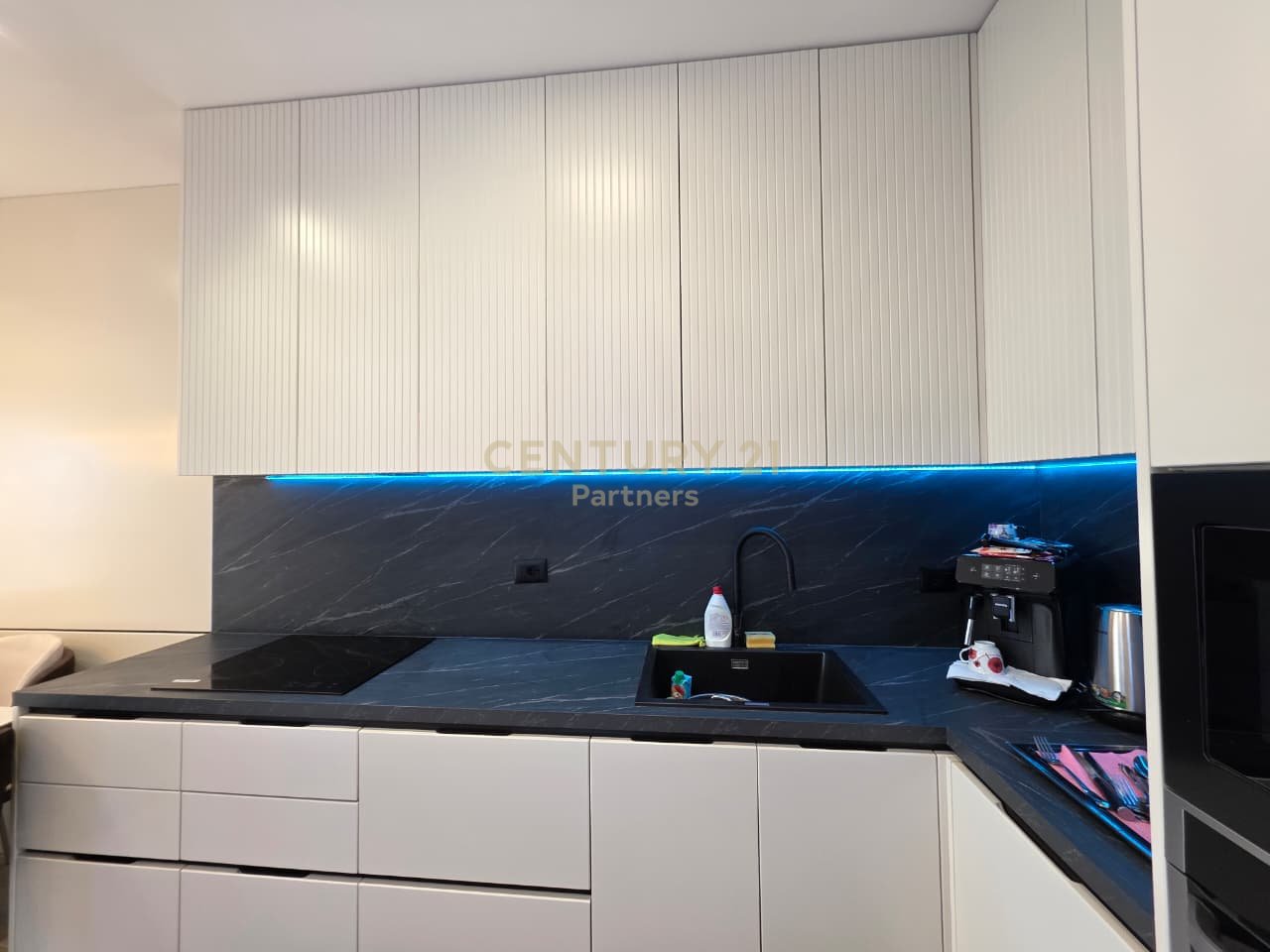 🏡 *SHITET APARTAMENT 2+1+2&amp; POST PARKIMI – ISH FUSHA E AVIACIONIT, TIRANË