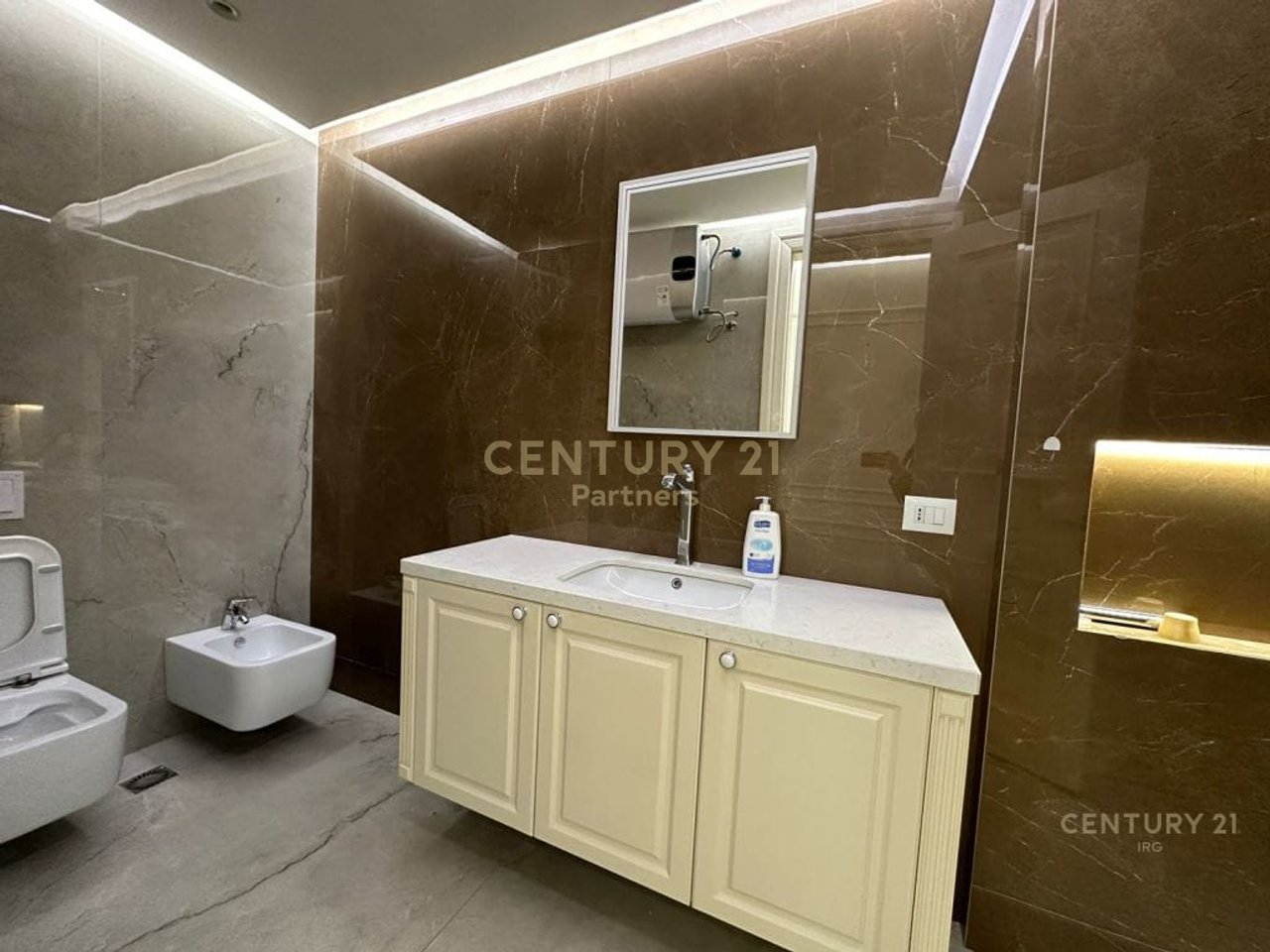 UFFICIO PREMIUM IN AFFITTO A BLLOK | 213 M² | PARCHEGGIO INCLUSO