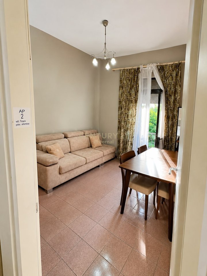 Selvia - Jepet Godine 2 Kateshe  Me Qera  Per Hostel Ose Mini Hotel Ne Zemer Te Tiranes Dhe Buze Rruge