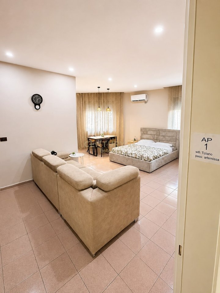 Selvia - Jepet Godine 2 Kateshe  Me Qera  Per Hostel Ose Mini Hotel Ne Zemer Te Tiranes Dhe Buze Rruge
