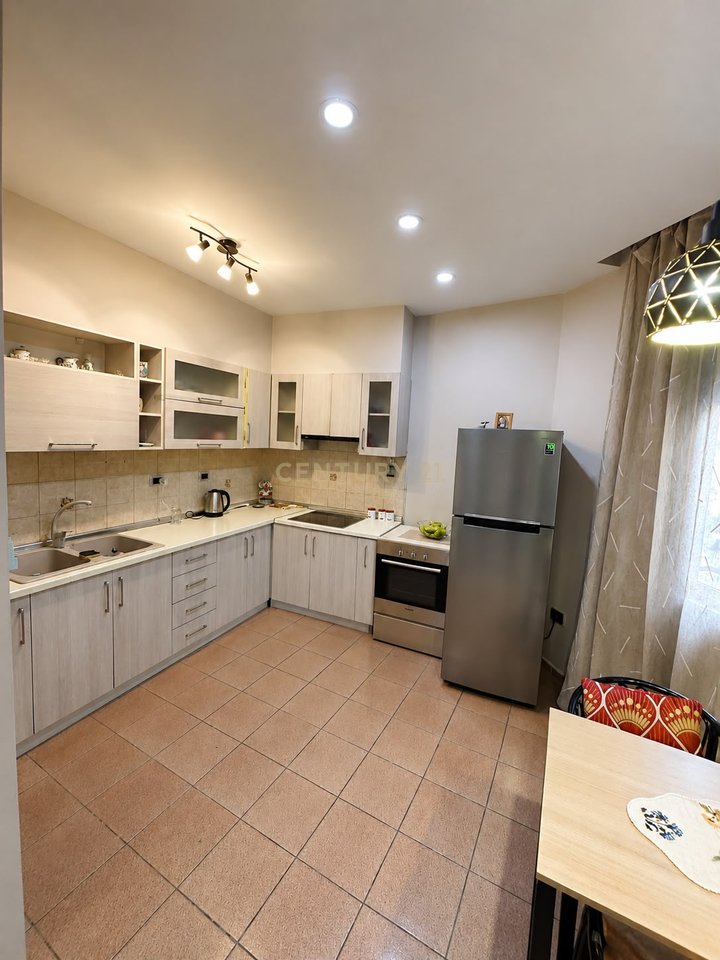 Selvia - Jepet Godine 2 Kateshe  Me Qera  Per Hostel Ose Mini Hotel Ne Zemer Te Tiranes Dhe Buze Rruge