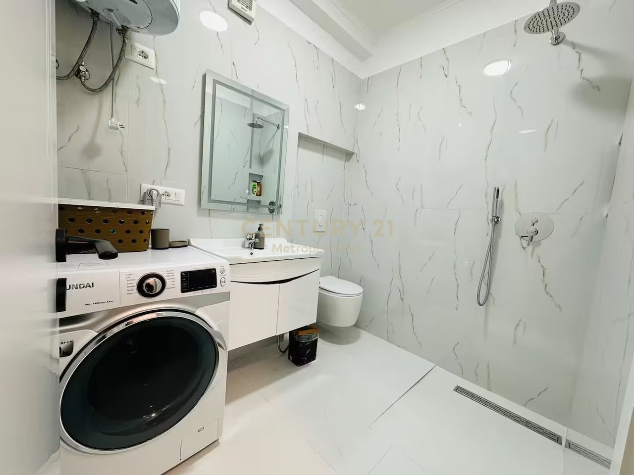 Xhamia e Tabakëve, Apartament me qira