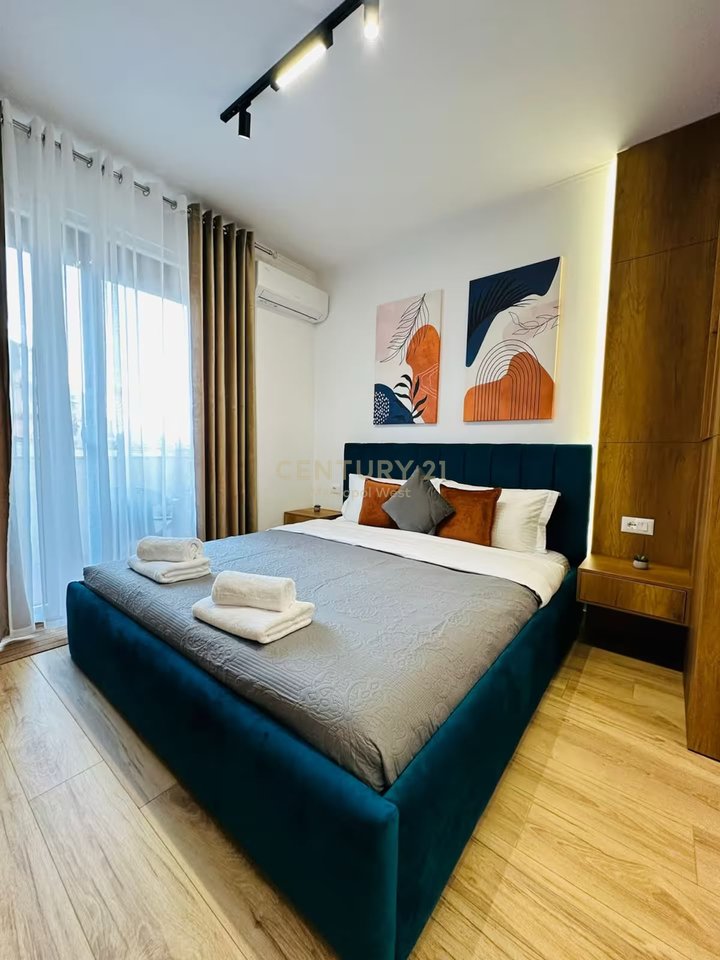 Xhamia e Tabakëve, Apartament me qira