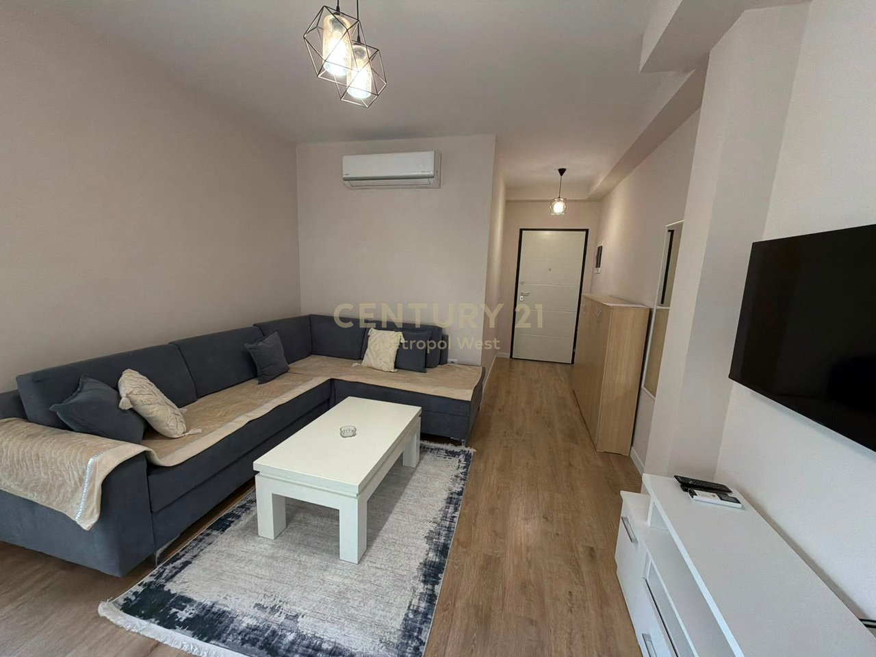 Apartament 1+1 me Qira tek Ish Tregu Elektrik