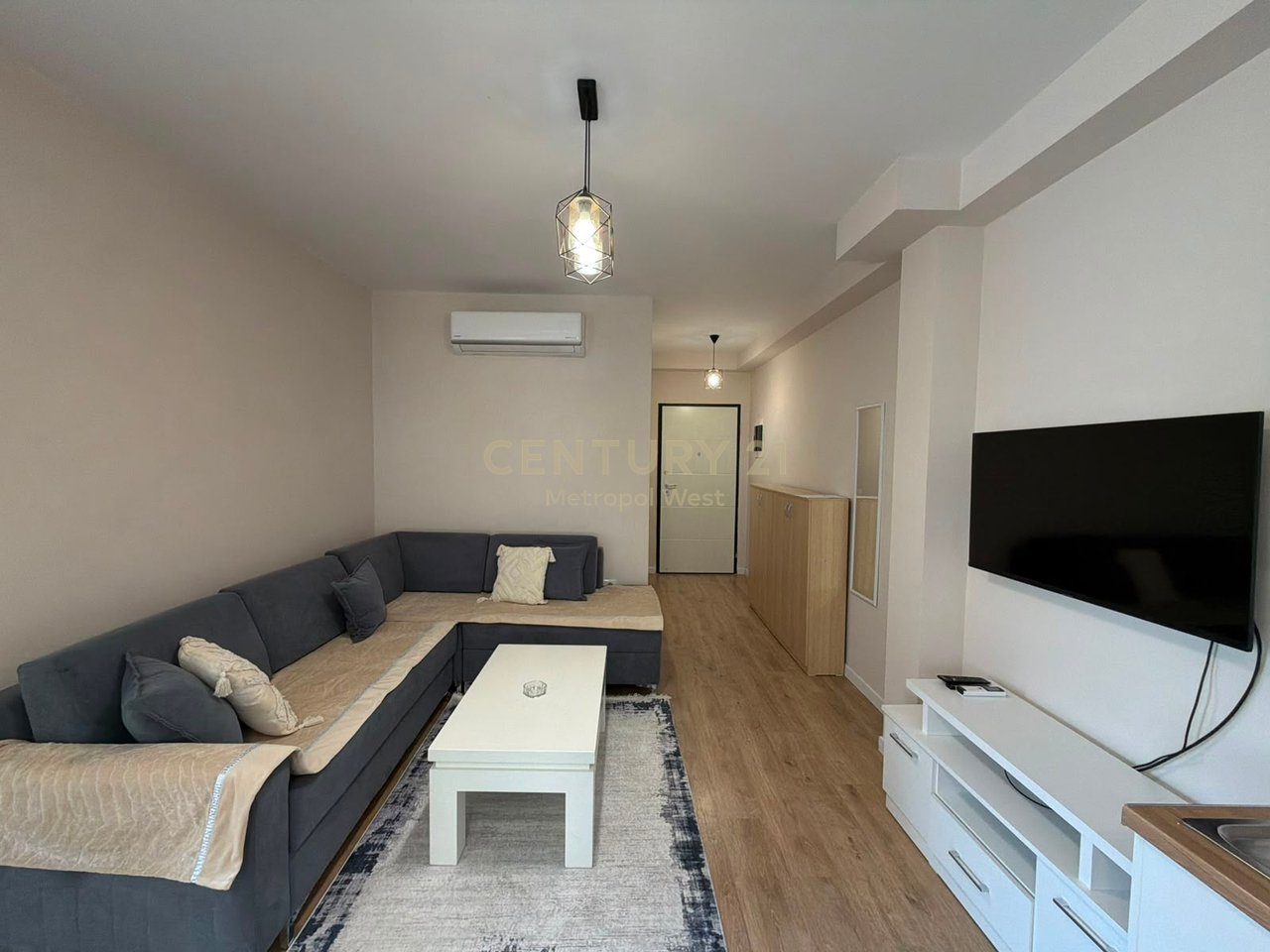 Apartament 1+1 me Qira tek Ish Tregu Elektrik