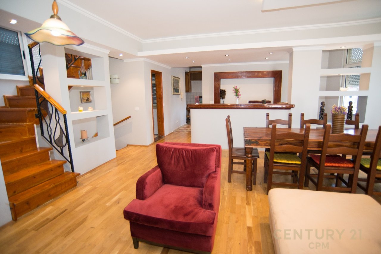 NË SHITJE DUPLEX EKSKLUZIV ME TARRACË PRIVATE, PIAZZA – NË QENDËR TË TIRANËS