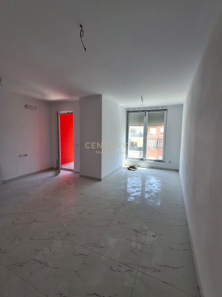 Apartament 2+1 me Qira pranë Bulevardit të Ri – Kompleks i Ri