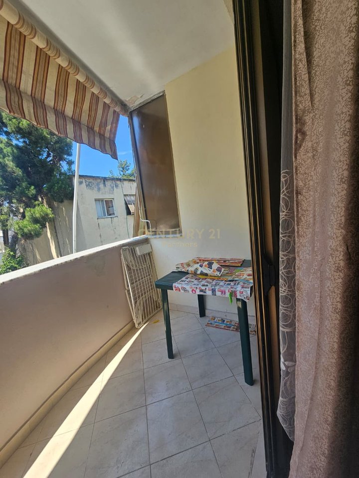 Shitet Apartament 1+1 në Kompleksin Alb Adriatik, Golem!!
