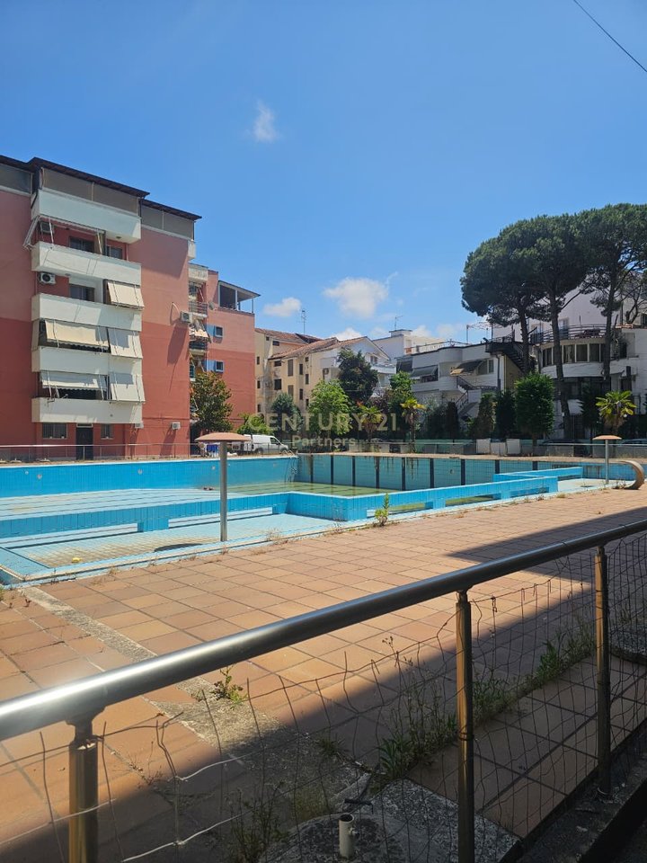 Shitet Apartament 1+1 në Kompleksin Alb Adriatik, Golem!!
