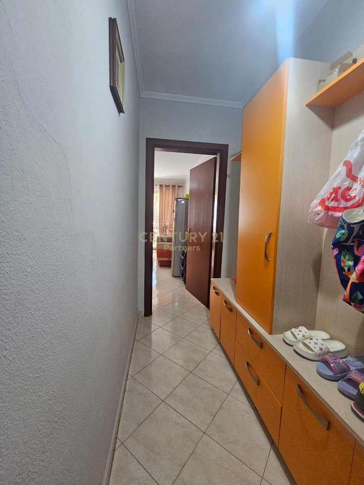 Shitet Apartament 1+1 në Kompleksin Alb Adriatik, Golem!!