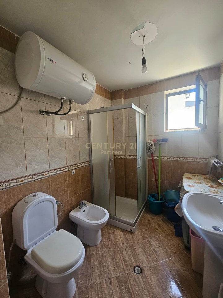 Shitet Apartament 1+1 në Kompleksin Alb Adriatik, Golem!!