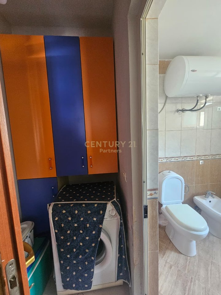 Shitet Apartament 1+1 në Kompleksin Alb Adriatik, Golem!!