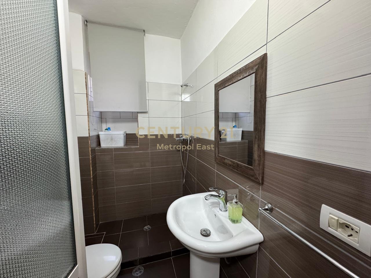 Apartament 1+1 për Shitje – Myslym Shyri, Tiranë
