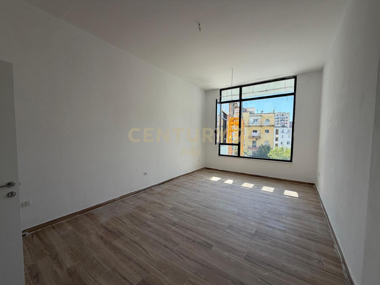 UFFICIO IN AFFITTO - 27 m² DONIKA CENTER (Via Mine Peza)