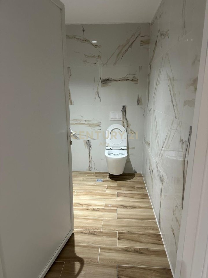 UFFICIO IN AFFITTO - 27 m² DONIKA CENTER (Via Mine Peza)