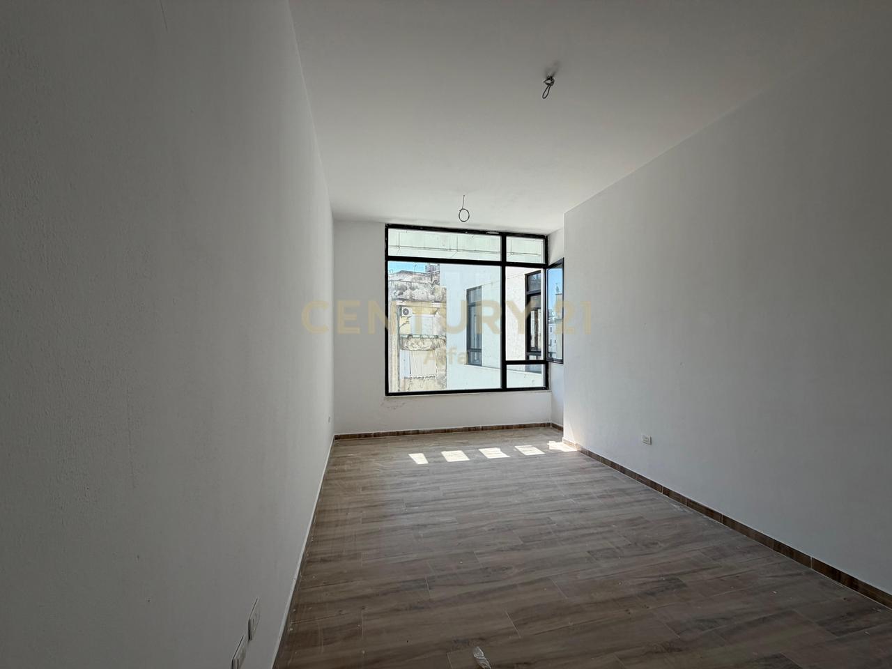 UFFICIO IN AFFITTO - 25 m² DONIKA CENTER (Via Mine Peza)
