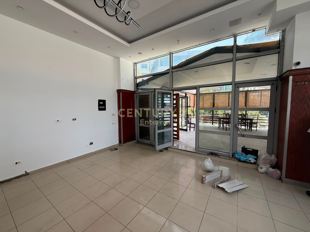 Locale Commerciale in Affitto Zogu i Zi