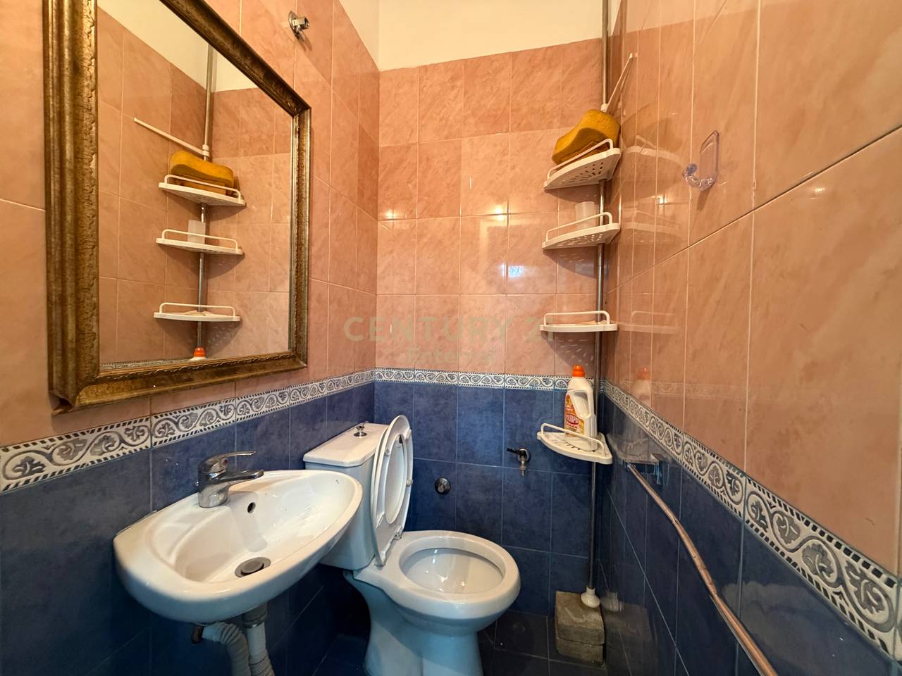 Dyqan Për Shitje te Komuna e Parisit