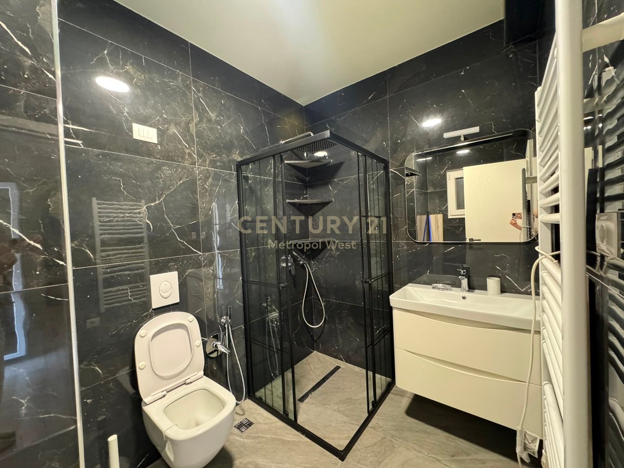 Apartment 2+1 for rent on Dritan Hoxha Street, Laprakë
