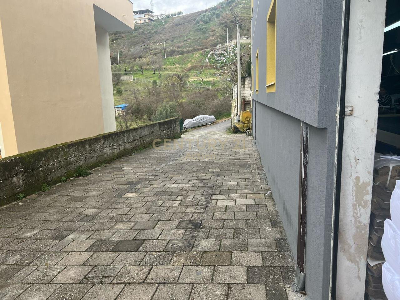 🏭 SHITET GODINË INDUSTRIALE + TRUALL – SHARRË, TIRANË