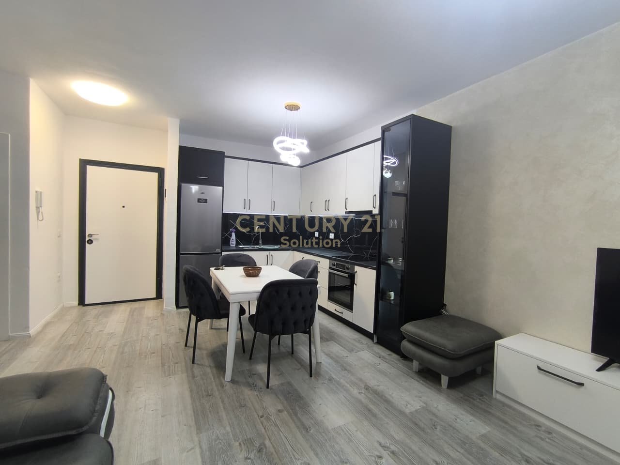 JEPET ME QIRA APARTAMENT 1+1 TEK GOLDEN PARK!
