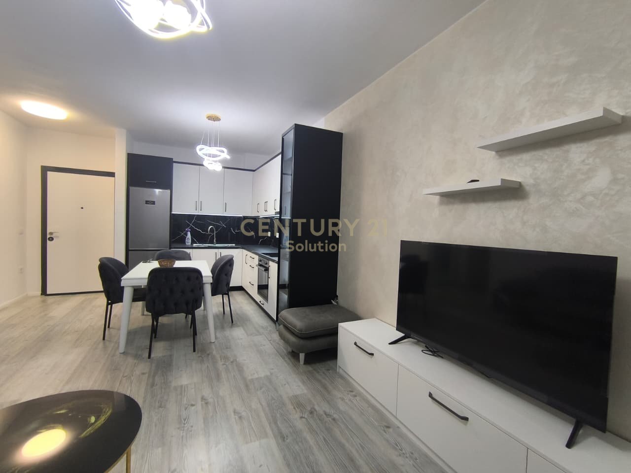 JEPET ME QIRA APARTAMENT 1+1 TEK GOLDEN PARK!