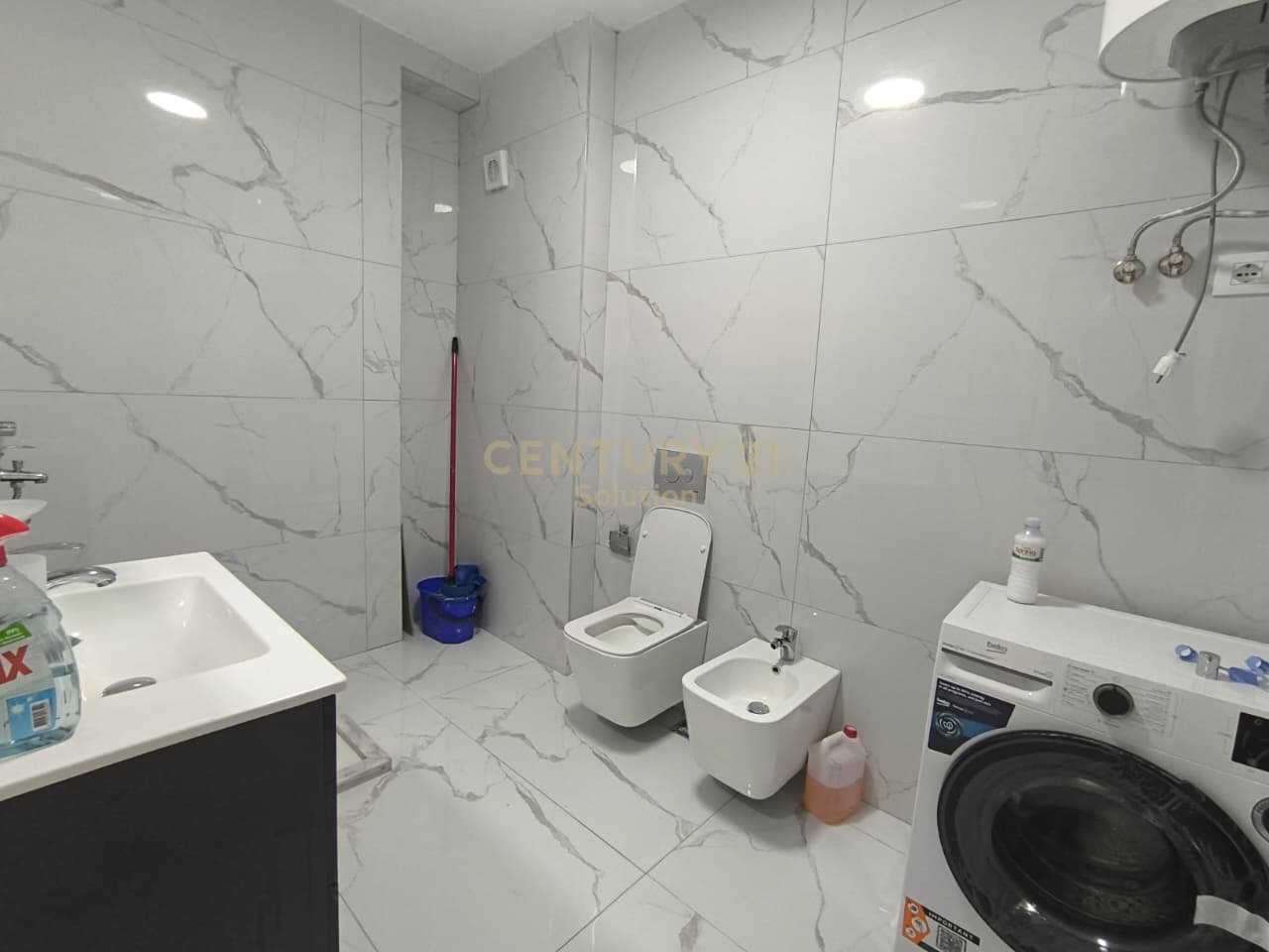 JEPET ME QIRA APARTAMENT 1+1 TEK GOLDEN PARK!