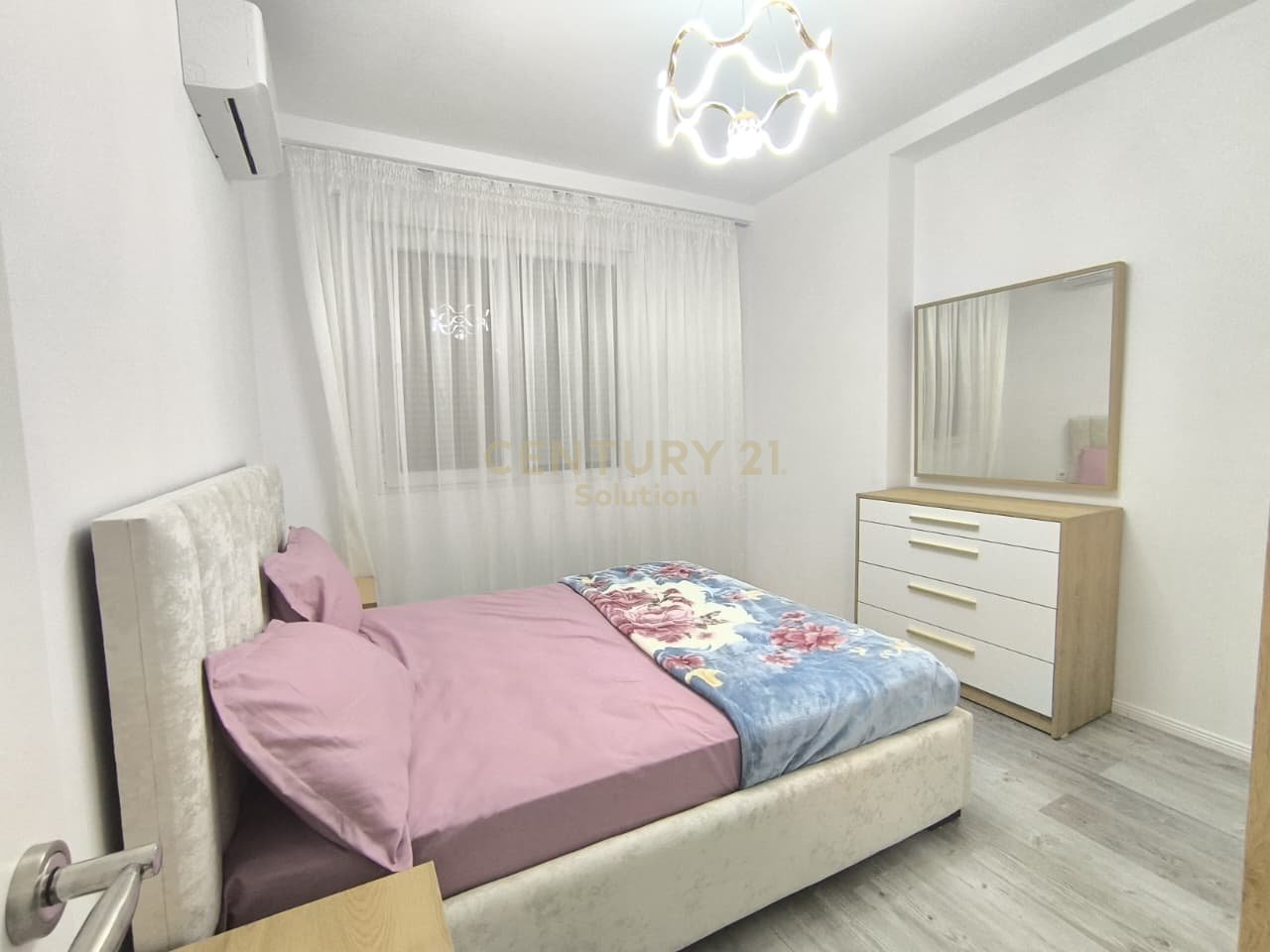 JEPET ME QIRA APARTAMENT 1+1 TEK GOLDEN PARK!