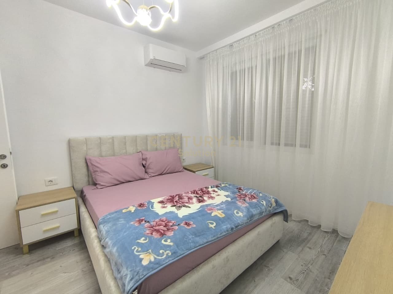 JEPET ME QIRA APARTAMENT 1+1 TEK GOLDEN PARK!