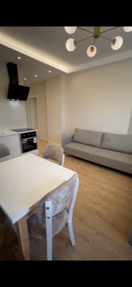 Apartament 1+1 Me Qira në Tregu Elektrik, Tiranë