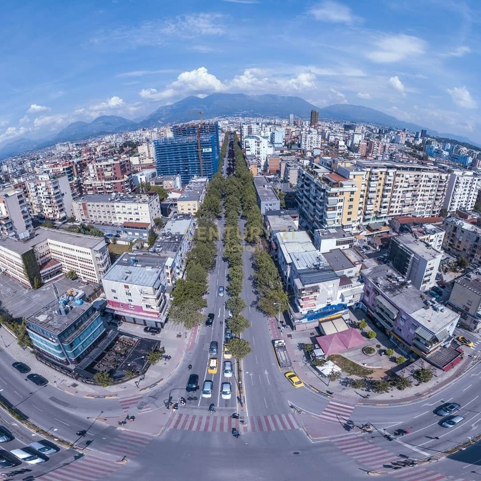 🏢 Locale Commerciale in Vendita – Via "Kongresi i Lushnjës"