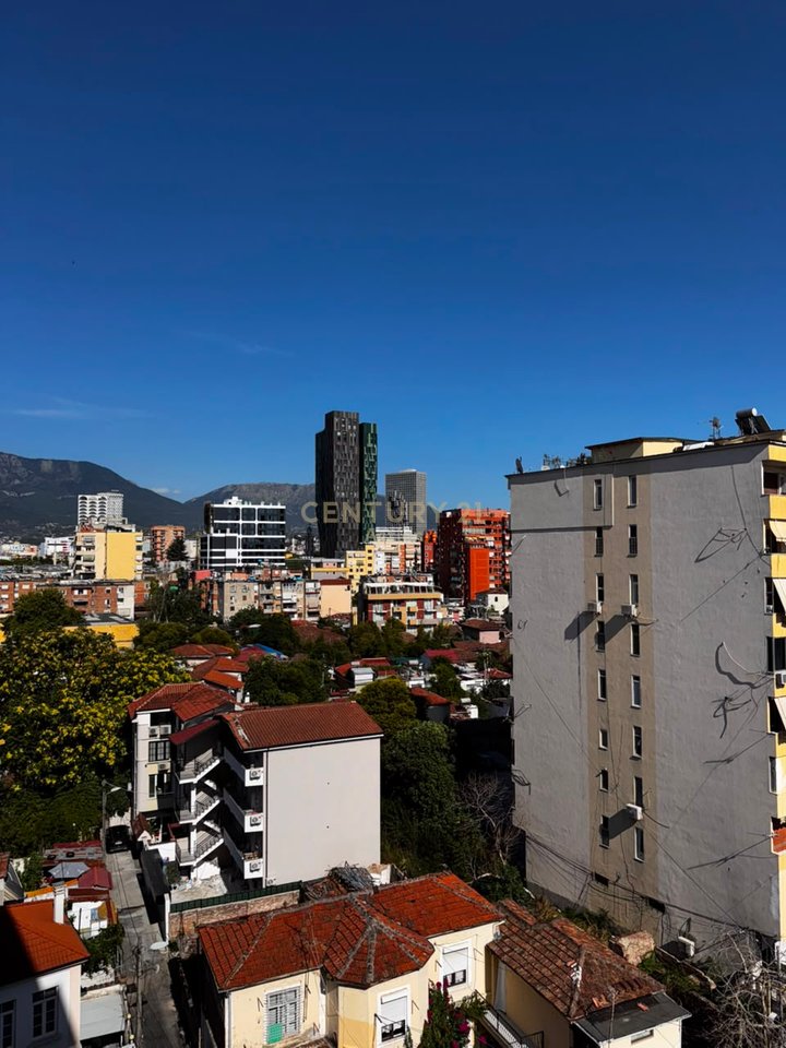 Jepet me qira apartament 2+1+2 me 3 ballkone – Rruga e Kavajës