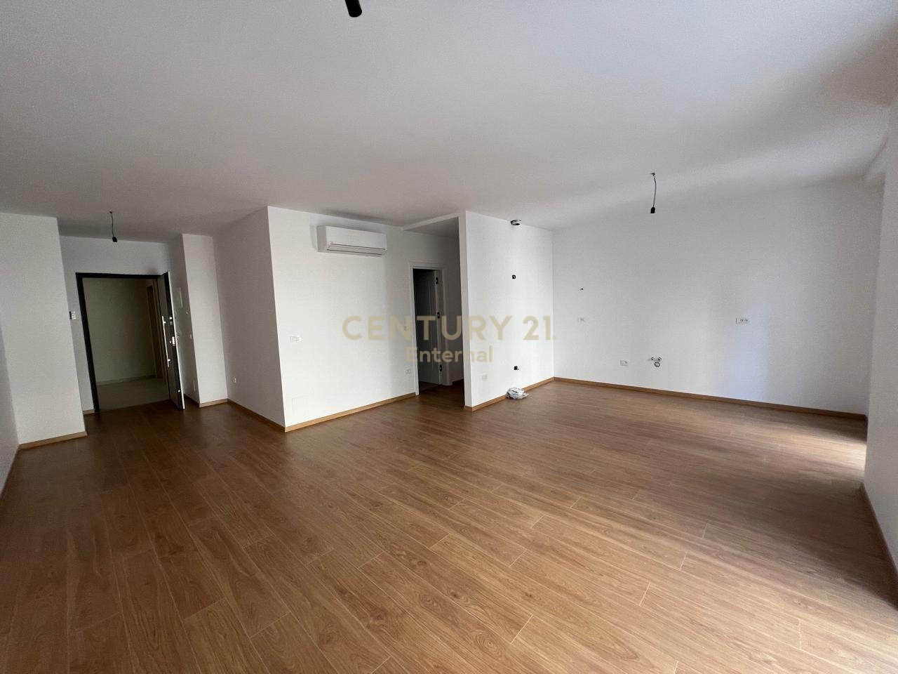Office space for rent near Air Albania